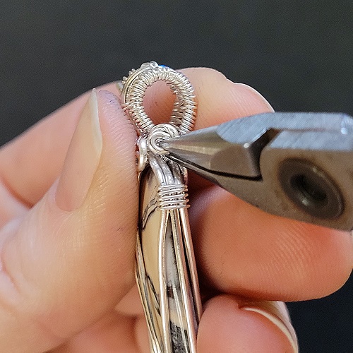 Jennifer Brooks's Snowy Road Pendant - Finishing Up, Classic Wire Jewelry, Wire Wrapping, Wrapping, Wire Wrapping Jewelry, Weaving, Wire Weaving, Weaving Wire, snowy road pendant